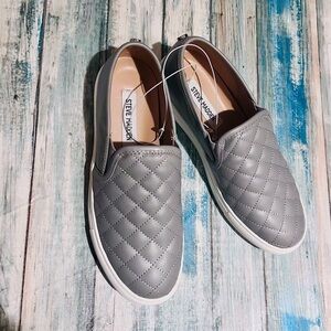 Steve Madden Women's Quilted Slip On shoes Light Gray NIB size 8
